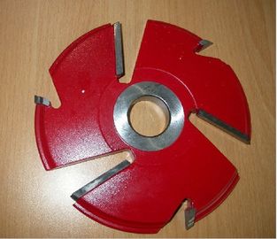 die Platte der Karbidformer-Schneider T.C.T, die Schneider mit Rot züchtet, malte Farbe