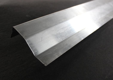 Die Verzierung des Metalls verschob Aluminiumdecke Waved formte 0.7mm für Bürodeckenfliesen