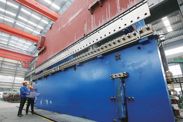 Hydraulische Rohrbiegemaschine mit der 2 Satz-Synchronisierung, die CNC zusammenarbeitet